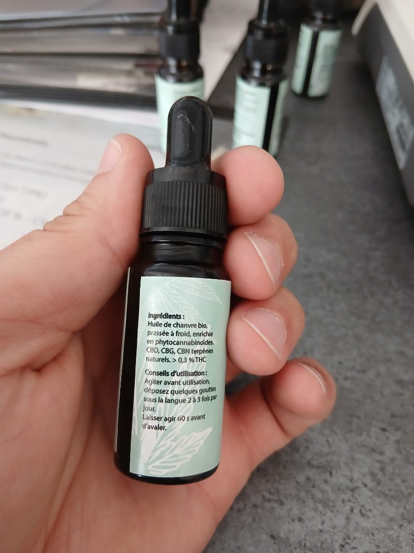 Illustration produit - Huile de chanvre bio cbd