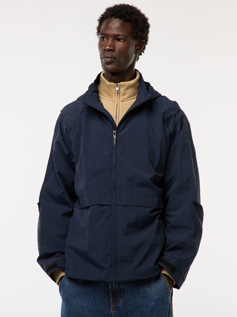 Visuel N°2 du produit rappelé : DNX63 Coupe-vent à capuche avec manches amovibles (homme)