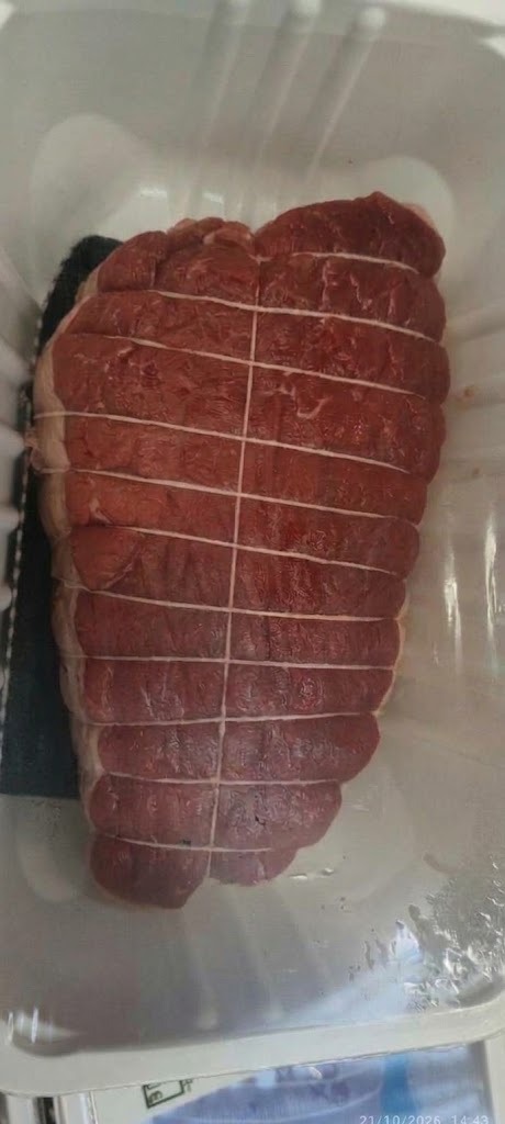 Viandes et préparation de viande / préparées avec de la ficelle à rôti